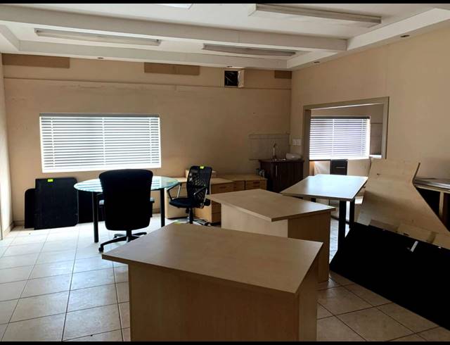 1,300M² FACTORY TO LET IN PAROW INDUSTRIAL